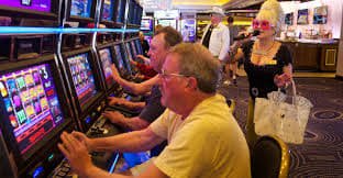 mmbet ကာစီနို Live Baccarat ကစားနေသော မြန်မာ ကစားသမားများ real dealer ဖြင့်